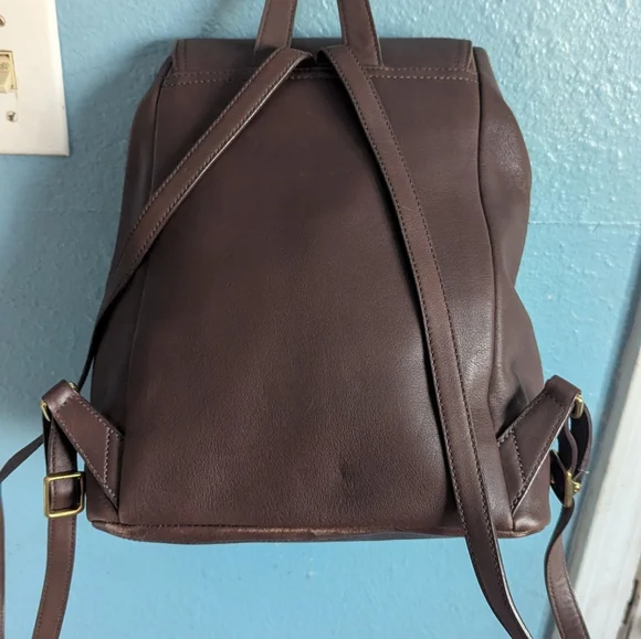 CoachElegant Brown Leather Backpack